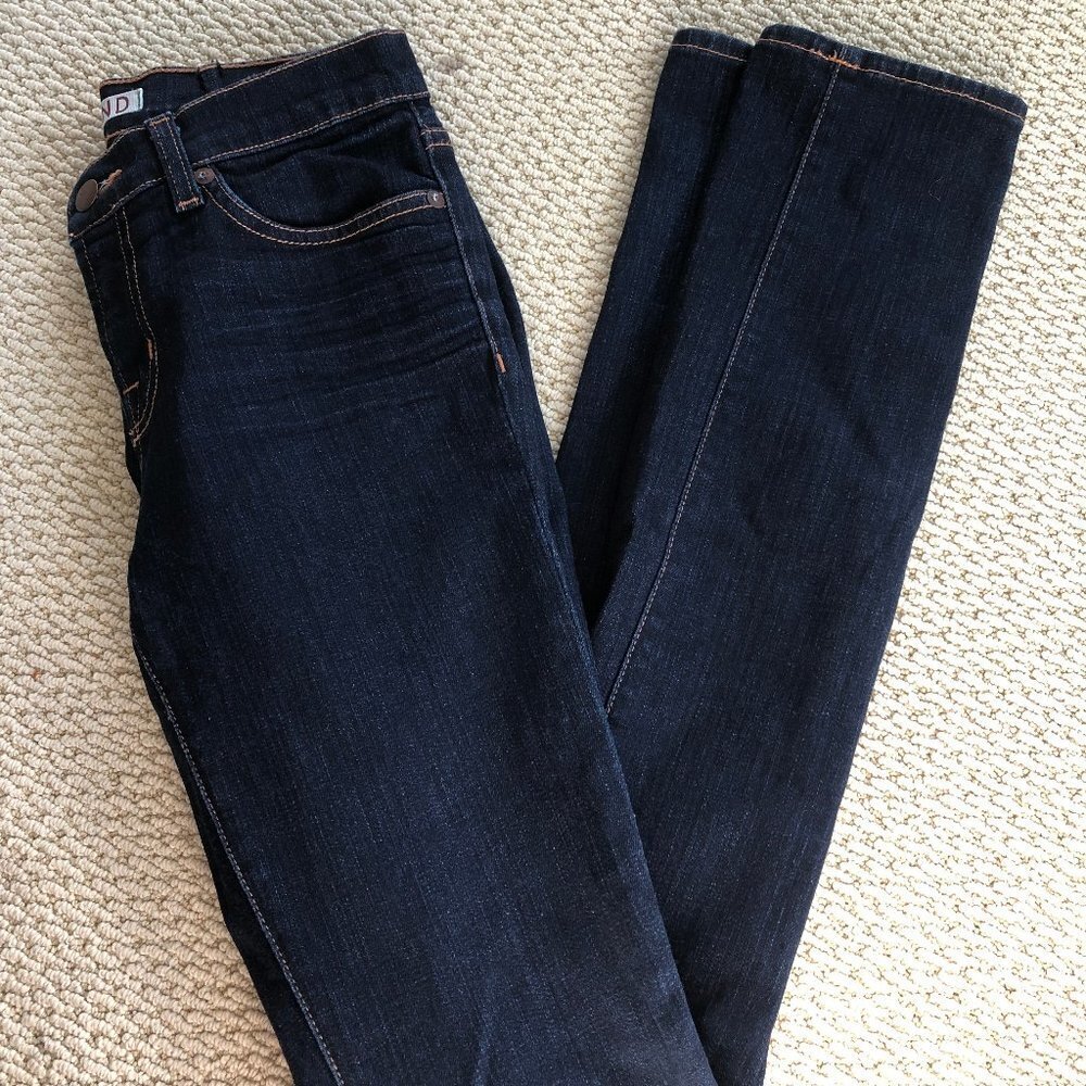 J BRAND LOW RISE PENCIL LEG SIZE 27 in "INK"